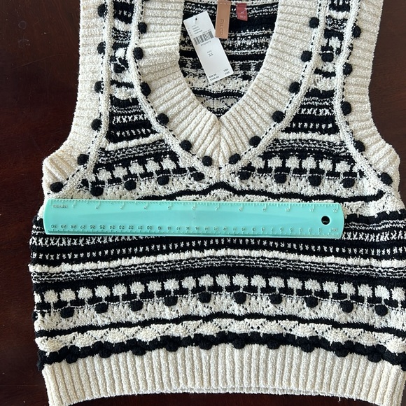 PILCRO ANTHROPOLGIE Black and Cream Knit Sweater Vest Size XS - Picture 13 of 15